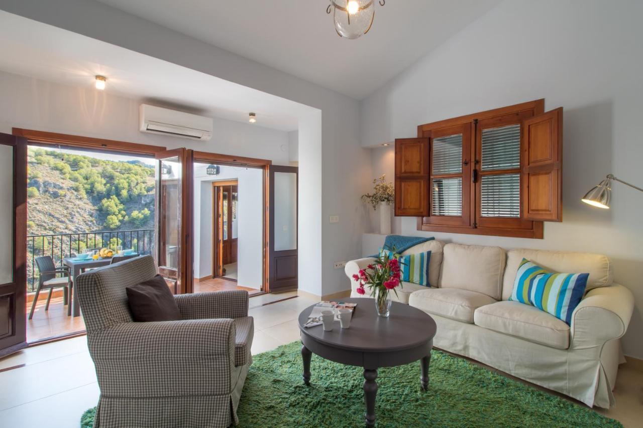 פריחיליאנה Quiet House In Village Center With Mountains Views מראה חיצוני תמונה