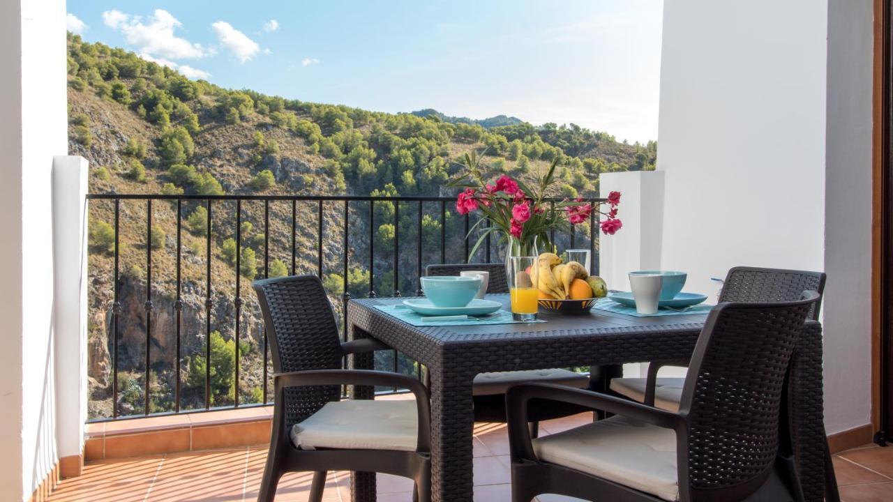 פריחיליאנה Quiet House In Village Center With Mountains Views מראה חיצוני תמונה