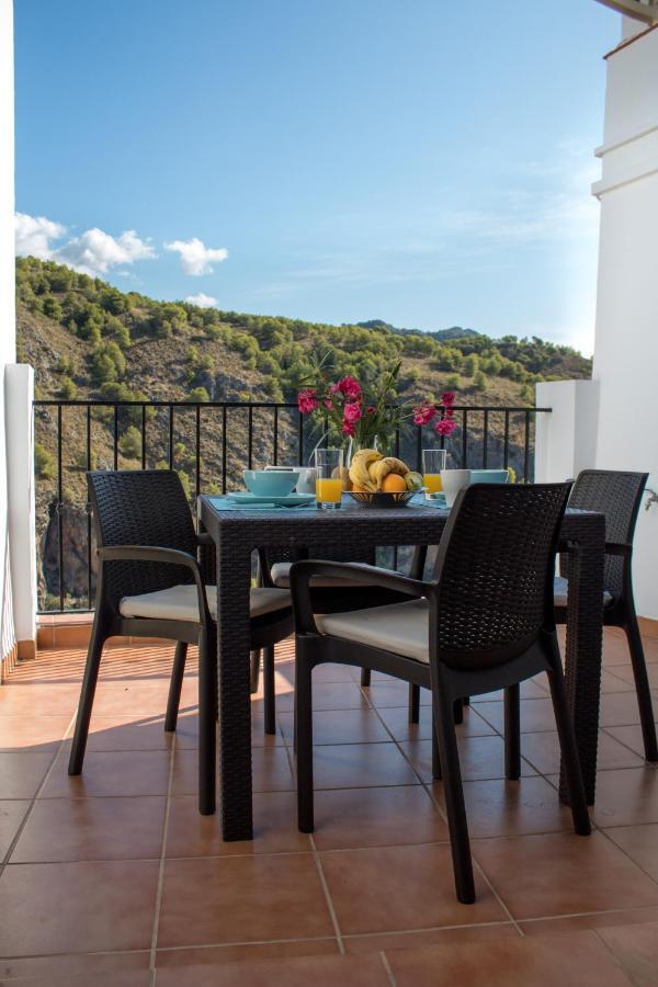 פריחיליאנה Quiet House In Village Center With Mountains Views מראה חיצוני תמונה