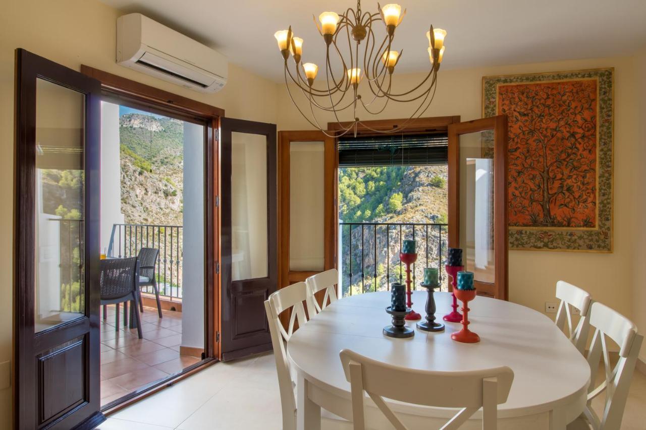 פריחיליאנה Quiet House In Village Center With Mountains Views מראה חיצוני תמונה